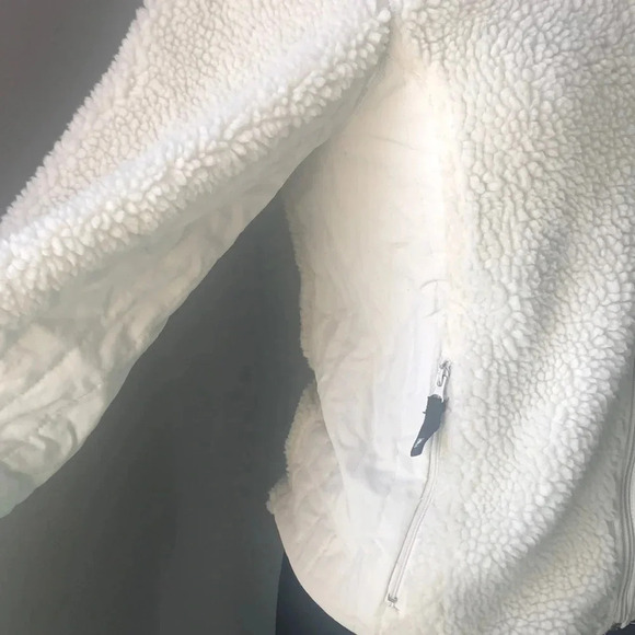 White‎ Fleece Jacket - Picture 2 of 7